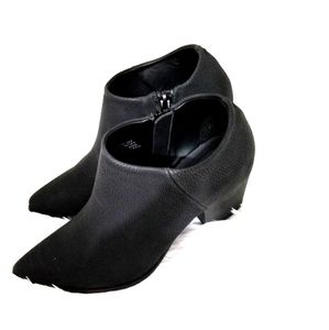 SALE🔥Tahari Black Ankle BootieNEW🔥